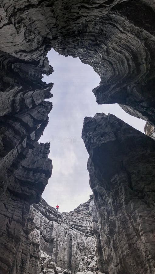 Djup snögropar & grotta arkivfoton Djup snögropar & grotta arkivfoton