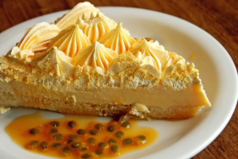 De bolo de maracujá imagens de stock royalty free