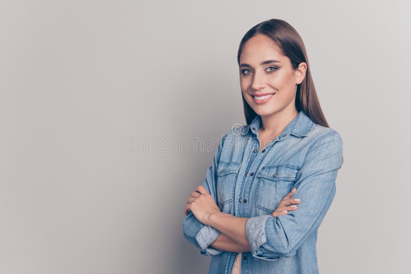 Do careee adolescente amigável bonito da ocupação do adolescente do retrato estudo de trabalho pronto de encantamento bonito o gr fotografia de stock royalty free Do careee adolescente amigável bonito da ocupação do adolescente do retrato estudo de trabalho pronto de encantamento bonito o gr fotografia de stock royalty free