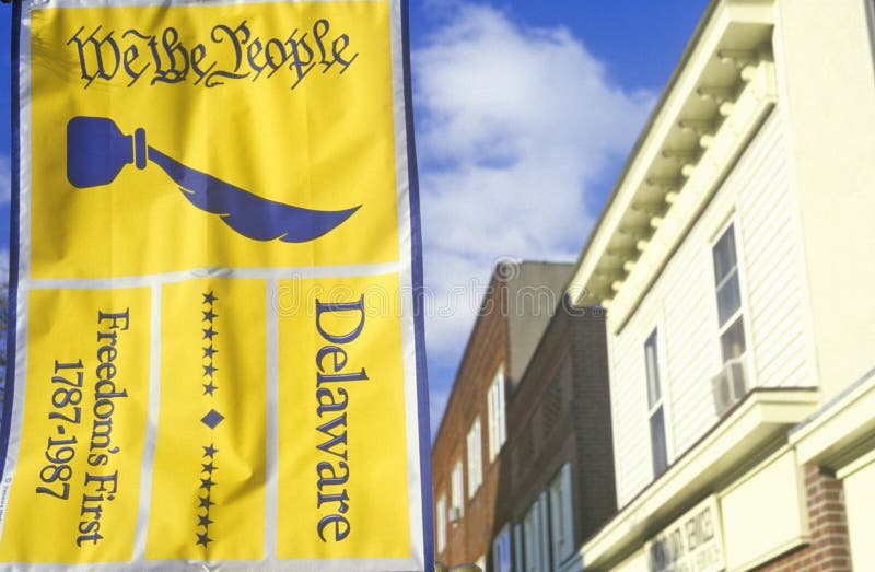 ½ do ¿ do ï nós que a bandeira do ½ do ¿ de Peopleï pendura no capital dos estados de Dôvar, Delaware imagem de stock royalty free ½ do ¿ do ï nós que a bandeira do ½ do ¿ de Peopleï pendura no capital dos estados de Dôvar, Delaware imagem de stock royalty free