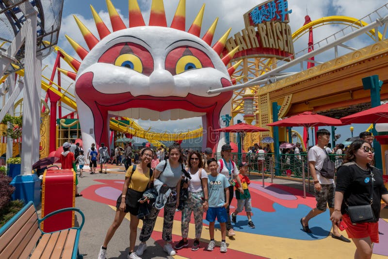 Do oceano do parque de Hong Kong do divertimento da família do divertimento colorido brilhante do dia junto imagens de stock Do oceano do parque de Hong Kong do divertimento da família do divertimento colorido brilhante do dia junto imagens de stock