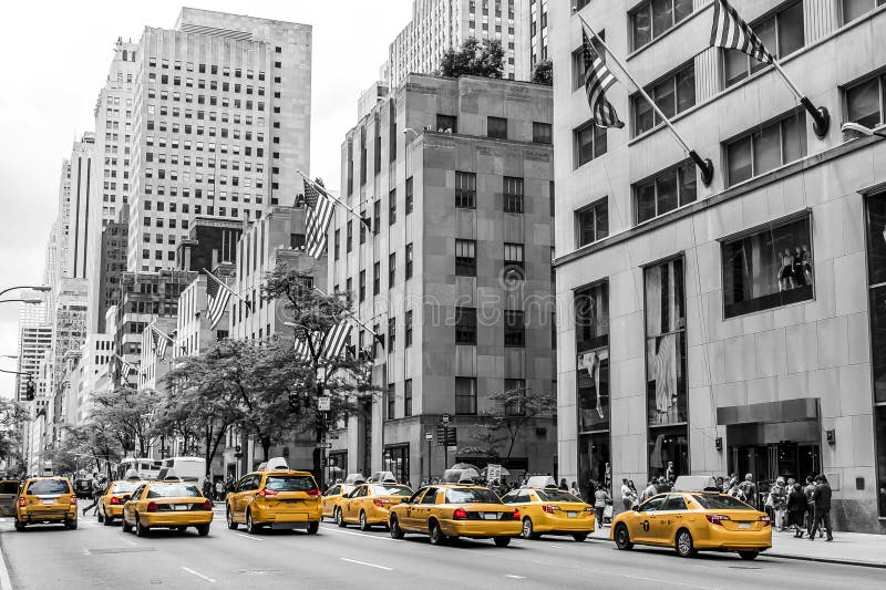 Do preto grande da bandeira americana da skyline dos EUA amarelo branco Apple das ruas do táxi de New York City foto de stock royalty free