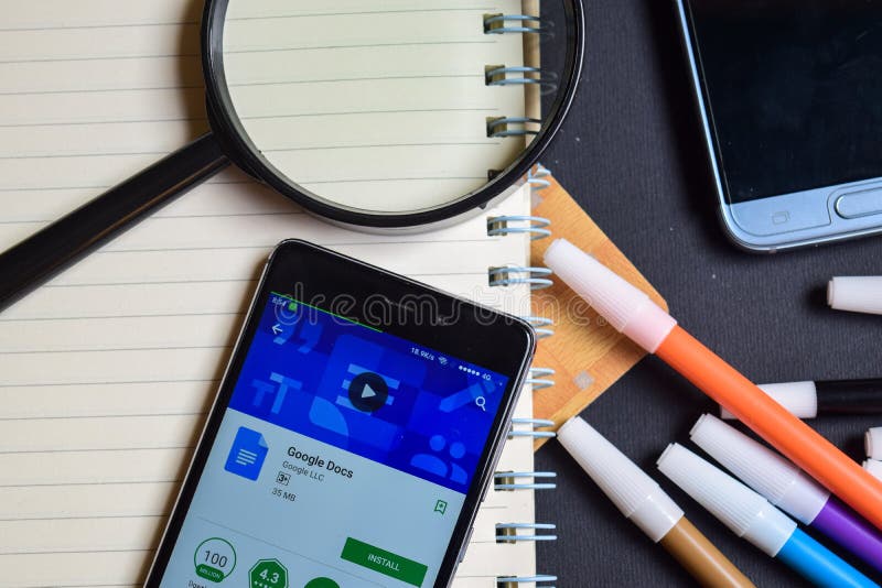 Doc.s APP de Google sur l'écran de Smartphone photos stock Doc.s APP de Google sur l'écran de Smartphone photos stock