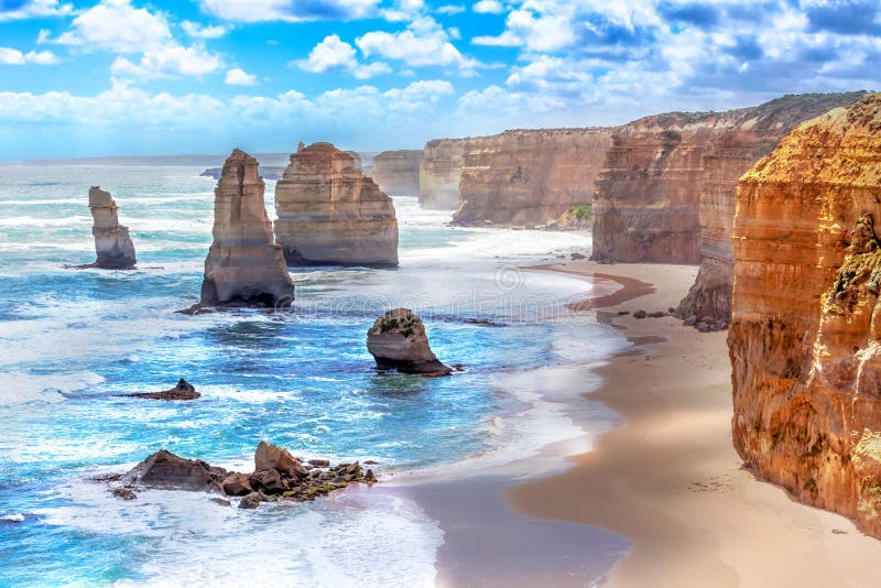 Doce apóstoles a lo largo del gran camino del océano en Australia