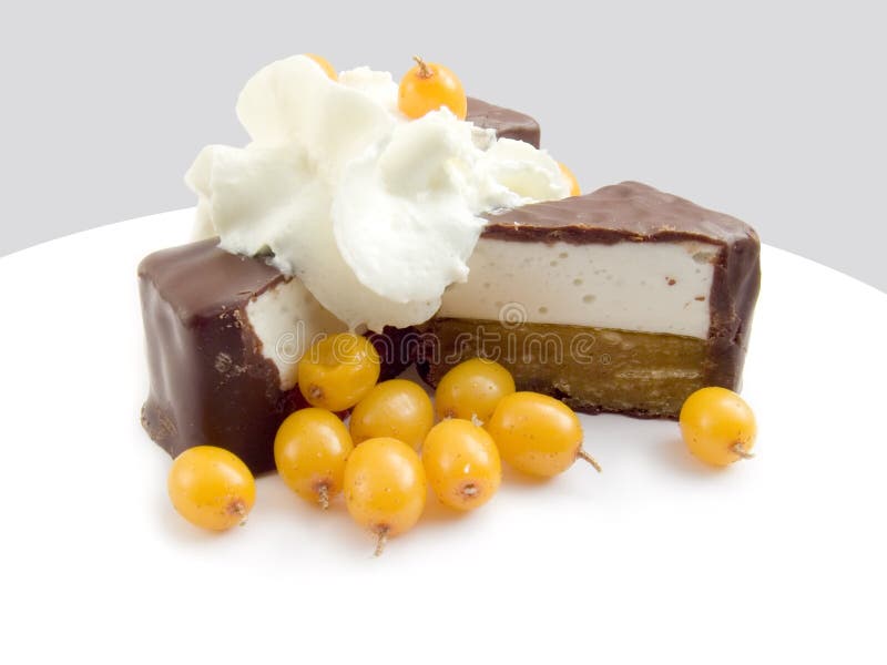 Chocolates com frutos congelados de rosa mosqueta com um creme imagem de stock