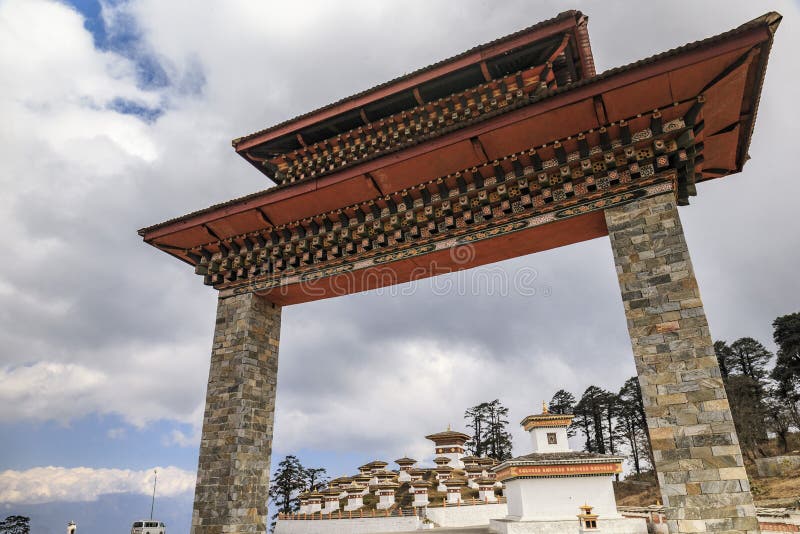 Dochula geben die Straße von Thimpu an Punakha, Bhutan weiter stockfotos Dochula geben die Straße von Thimpu an Punakha, Bhutan weiter stockfotos