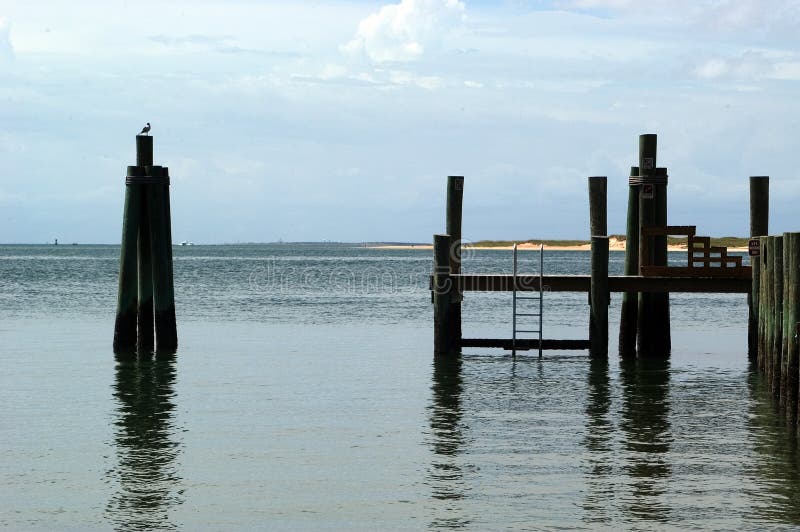 Dock-Ansicht vom Strand lizenzfreie stockbilder Dock-Ansicht vom Strand lizenzfreie stockbilder