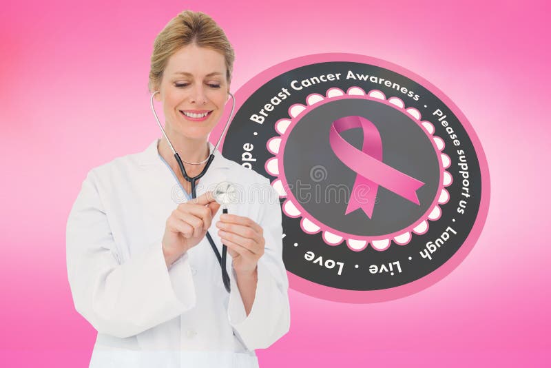 Docteur avec le message de conscience de cancer du sein photos stock Docteur avec le message de conscience de cancer du sein photos stock