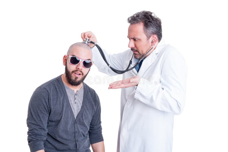 Docteur Drôle Vérifiant Un Patient Idiot Avec Le Problème Principal Photo  stock - Image du humeur, maladie: 68102390