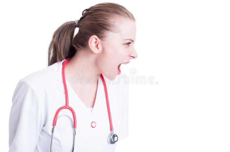 Docteur soumis à une contrainte de femme criant et montrant la rage images libres de droits Docteur soumis à une contrainte de femme criant et montrant la rage images libres de droits