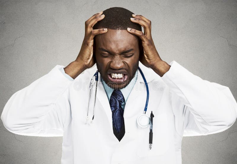 Docteur soumis à une contrainte, professionnel de soins de santé photographie stock libre de droits Docteur soumis à une contrainte, professionnel de soins de santé photographie stock libre de droits