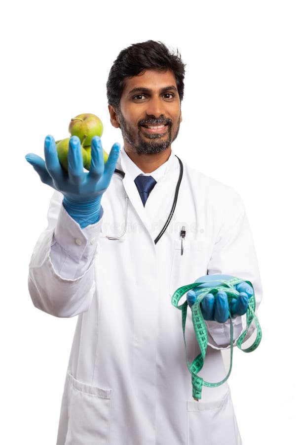 Docteur tenant la bande et les pommes de mesure photos stock Docteur tenant la bande et les pommes de mesure photos stock