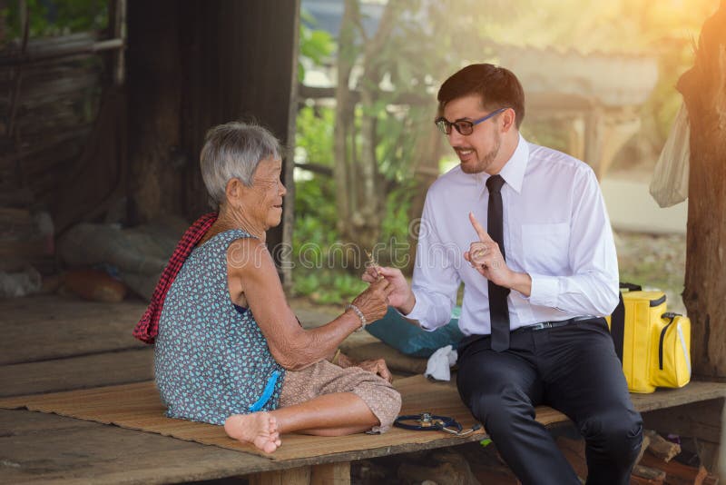 The doctor described the drug use to his female patients royalty free stock image The doctor described the drug use to his female patients royalty free stock image