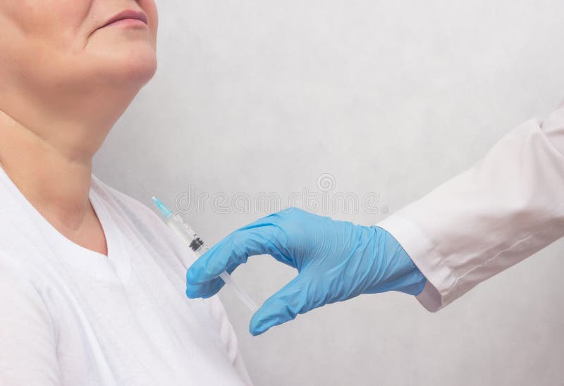 The doctor makes the woman puncture the thyroid gland to clarify the diagnosis, cancer, copy space