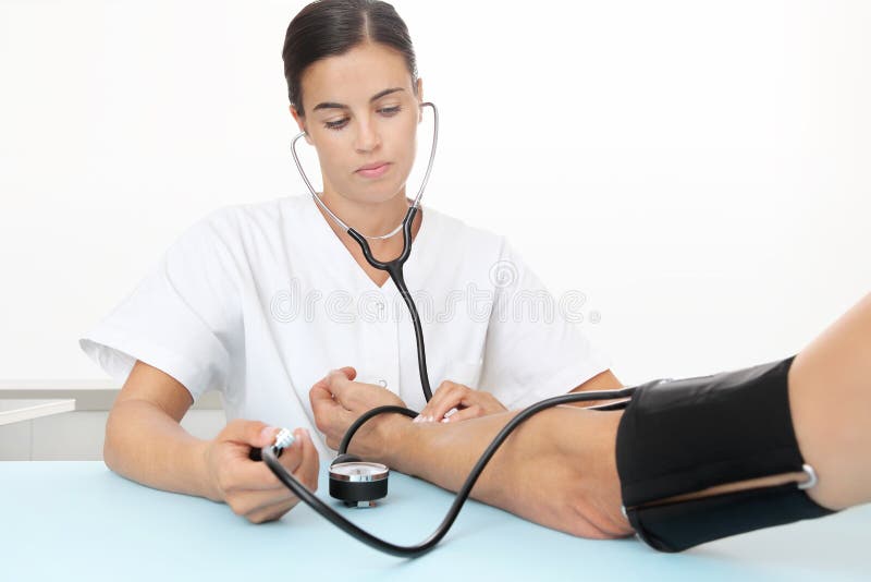 Doctor measuring patient blood pressure royalty free stock photography Doctor measuring patient blood pressure royalty free stock photography