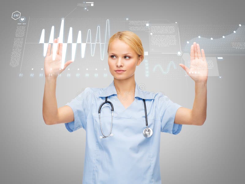 Doctor o enfermera que trabaja con la pantalla virtual fotos de archivo Doctor o enfermera que trabaja con la pantalla virtual fotos de archivo