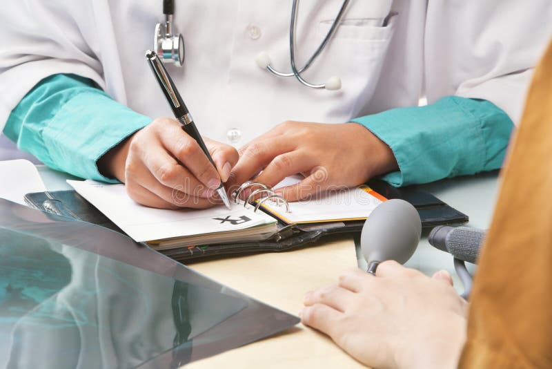 Doctor writing a recipt royalty free stock images