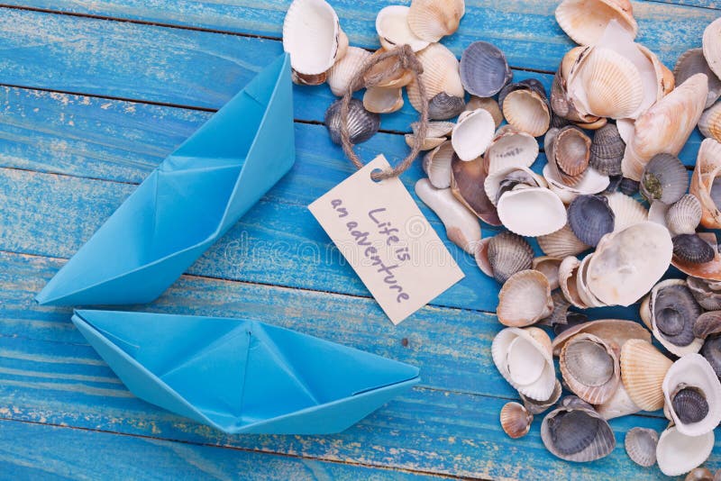 Document de Boot met het tekenleven is het concept van de avonturenreis royalty-vrije stock foto