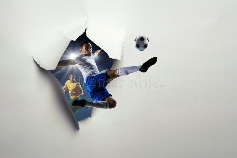 Document het effect en de voetballers van het doorbraakgat Gemengde media royalty-vrije stock foto Document het effect en de voetballers van het doorbraakgat Gemengde media royalty-vrije stock foto