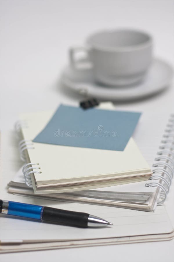 Papier met koffie royalty-vrije stock afbeeldingen