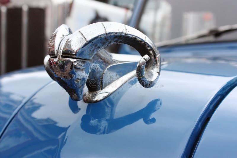 Hood ornaments fotografías e imágenes de alta resolución - Alamy