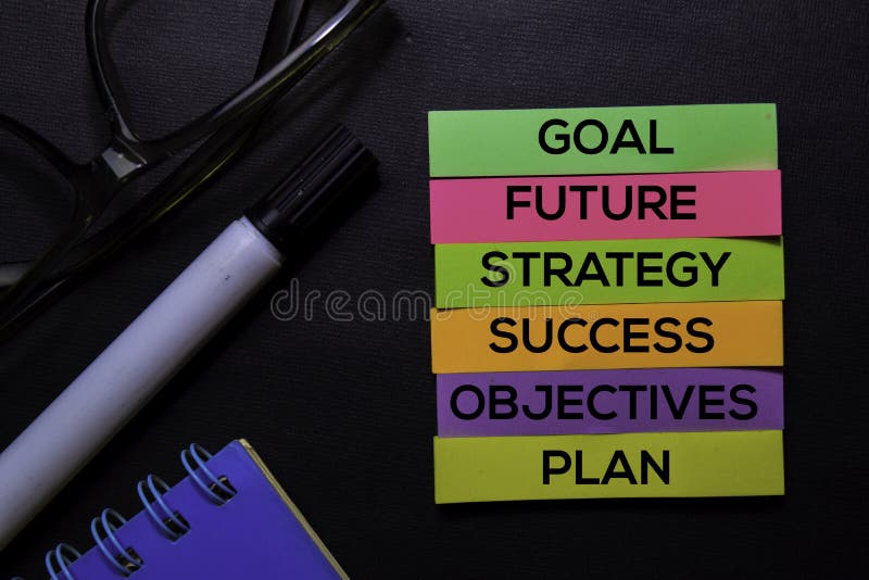 Doel, Toekomst, Strategie, Succes, Doelstellingen, Plantekst op kleverige nota's die op Zwart bureau worden geïsoleerd Het Concep stock afbeelding Doel, Toekomst, Strategie, Succes, Doelstellingen, Plantekst op kleverige nota's die op Zwart bureau worden geïsoleerd Het Concep stock afbeelding