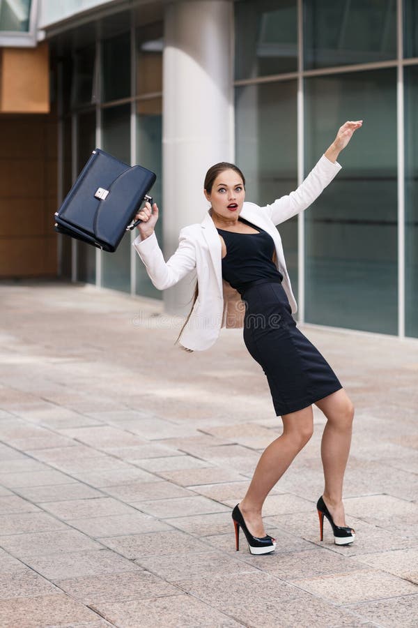 Doen schrikken jonge onderneemster stock foto Doen schrikken jonge onderneemster stock foto