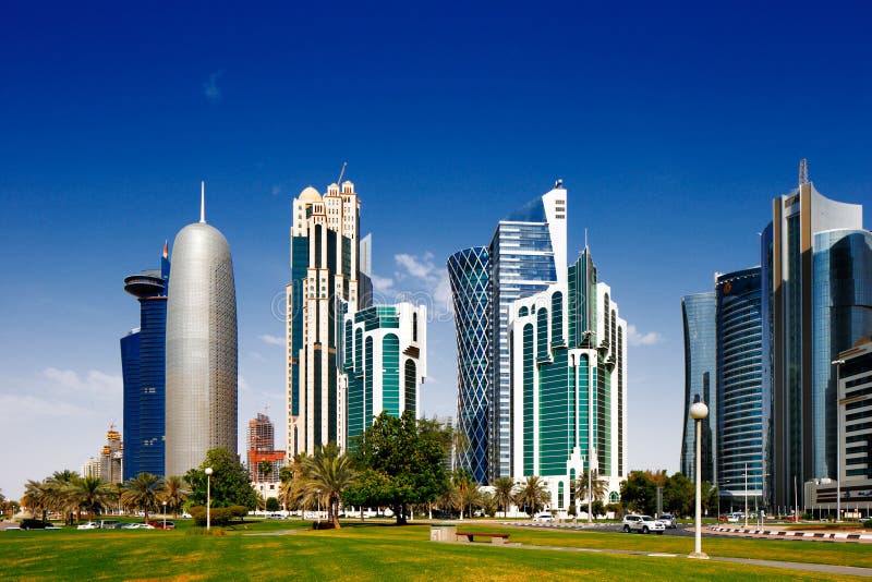 Doha Corniche jest nabrzeża deptakiem w Doha, Katar obraz stock