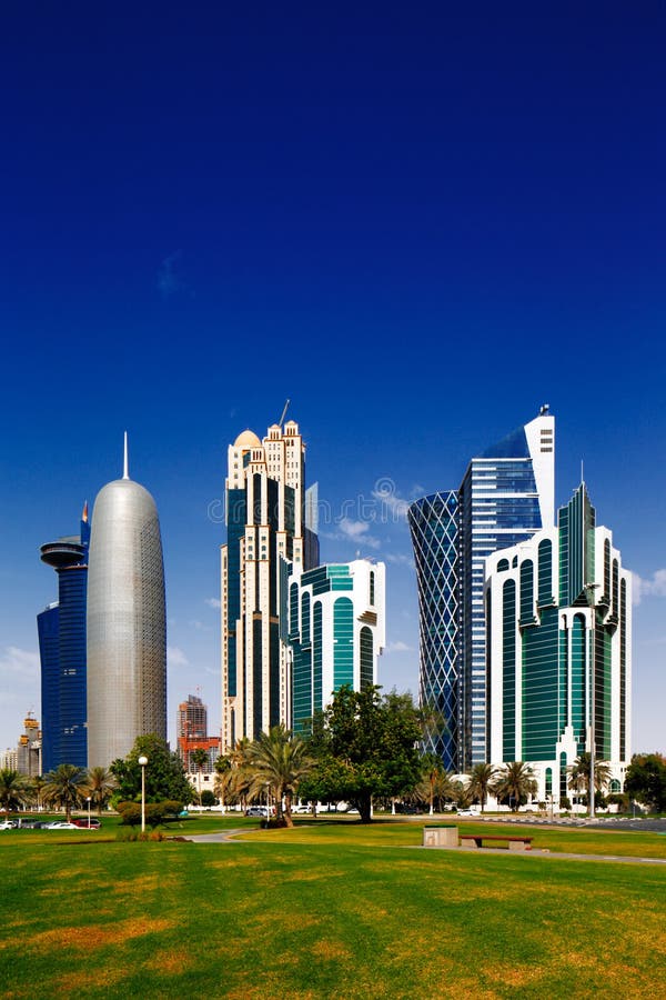 Doha Corniche jest nabrzeża deptakiem w Doha, Katar zdjęcie royalty free