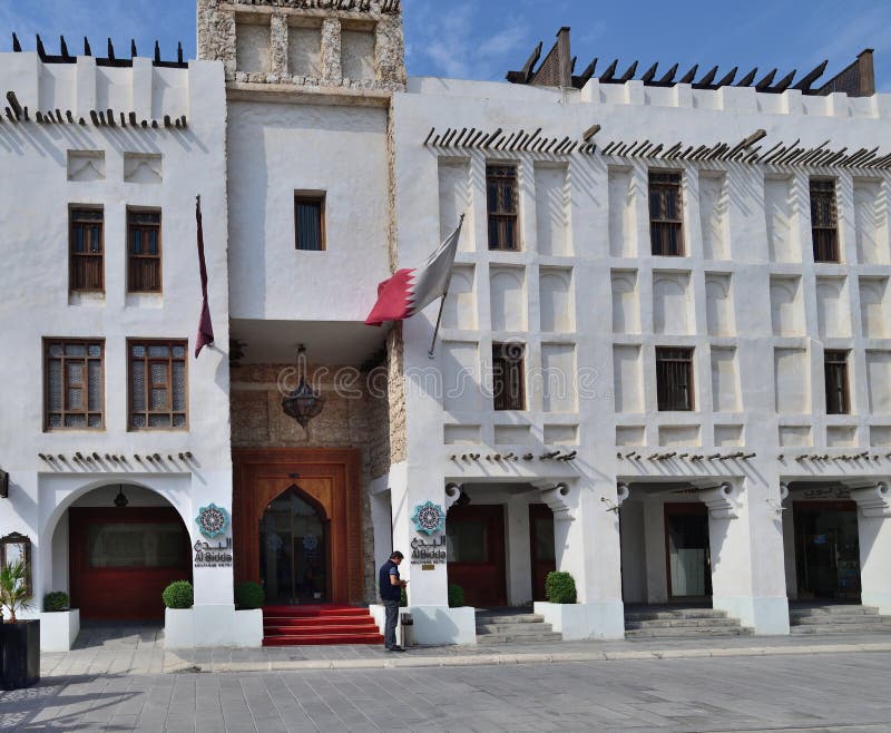 Doha, Qatar - 21 nov 2019 Al Bidda è un hotel boutique in Qatar nel mercato di Souq Waqif immagini stock libere da diritti Doha, Qatar - 21 nov 2019 Al Bidda è un hotel boutique in Qatar nel mercato di Souq Waqif immagini stock libere da diritti