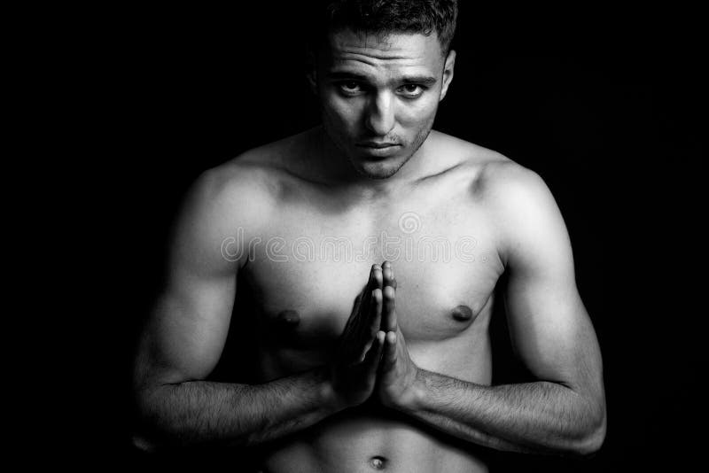 doing man portrait praying spiritual yoga στοκ εικόνες doing man portrait praying spiritual yoga στοκ εικόνες