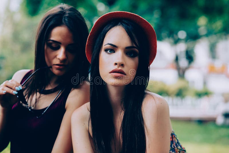 Dois bonitos novos imagens de stock