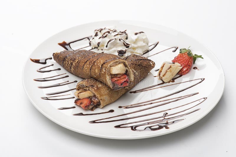 Dois crepes dobrados com morangos imagem de stock