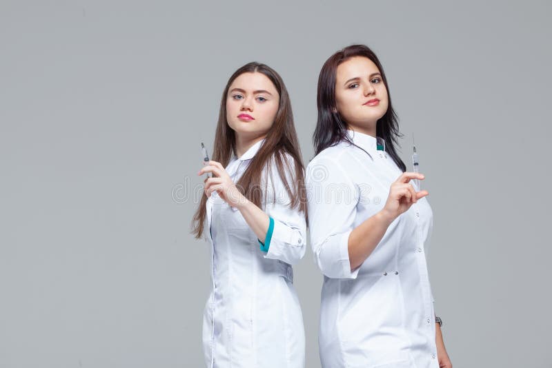 Две женщины врачи