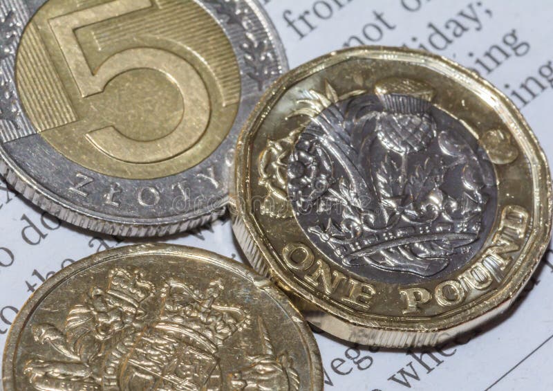 uma-moeda-de-libra-no-jornal-foto-de-stock-imagem-de-macro-banking
