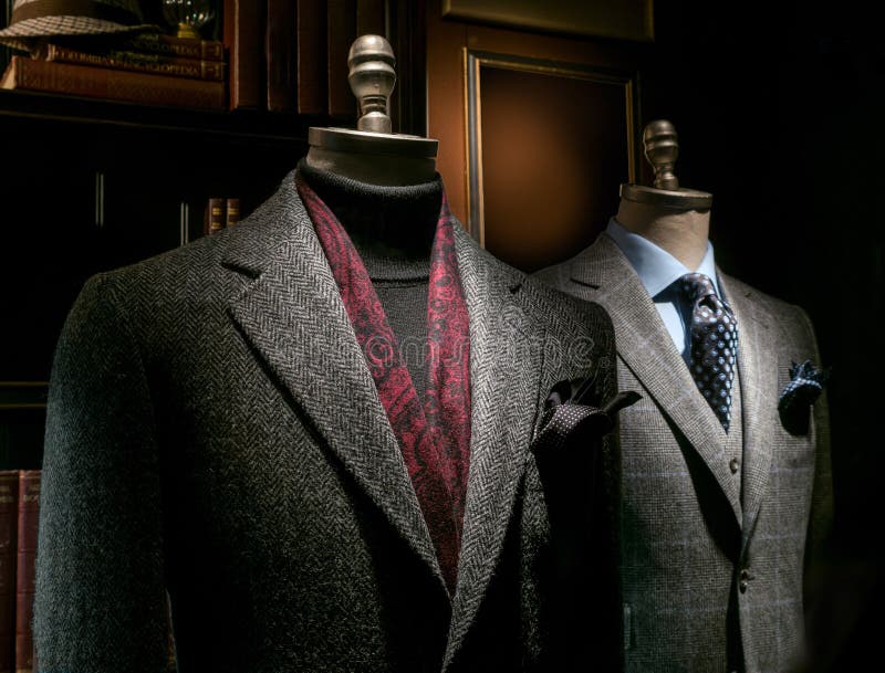 Dois Mannequins no revestimento e no terno imagem de stock Dois Mannequins no revestimento e no terno imagem de stock