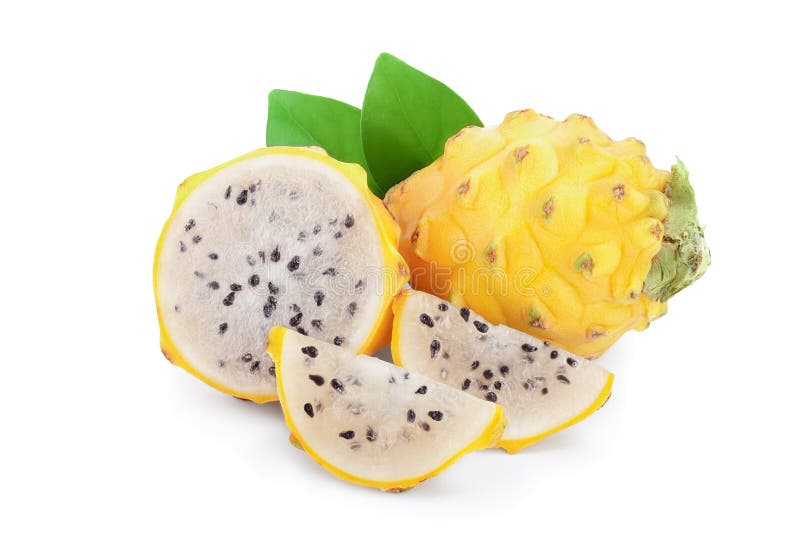 Dojrzałe owoce smoka, pitaya lub Pitahaya żółte wyizolowane na białym tle, zdrowe pojęcie owocowe