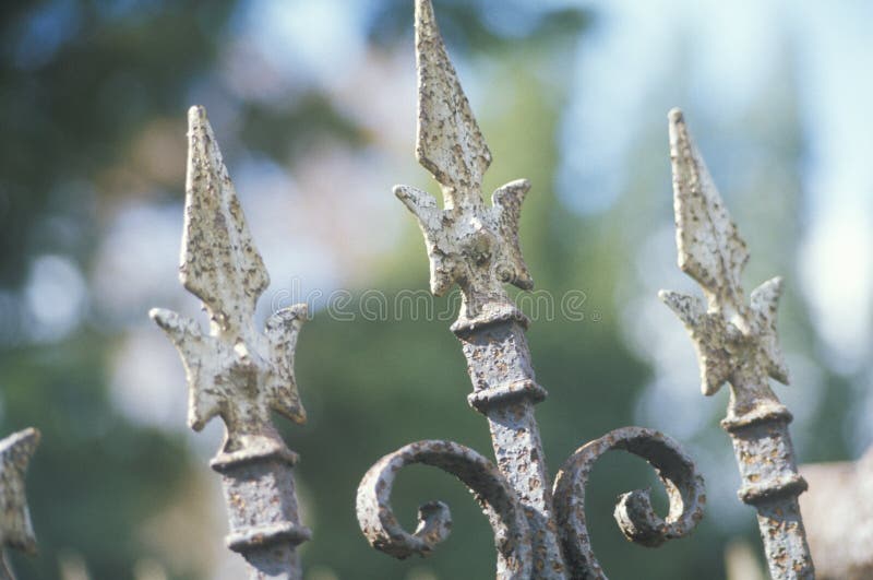 Dokonanego żelaza ogrodzenie przy cmentarzem, Catskills, NY