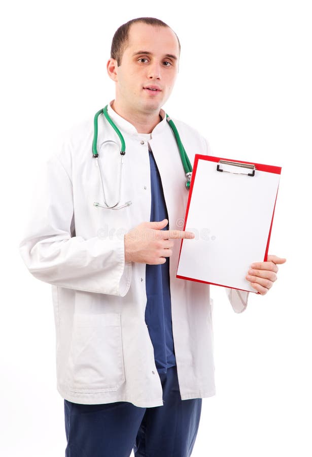 Doktor, der leeres Klemmbrettzeichen zeigt stockfotos
