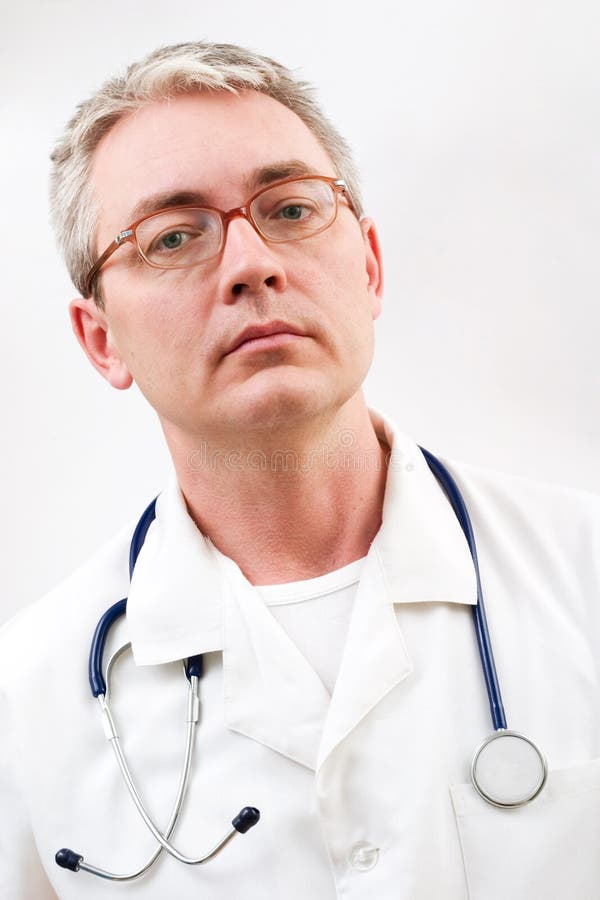 Doktor mit Stethoskop stockfoto. Bild von obacht, gläser 2445586