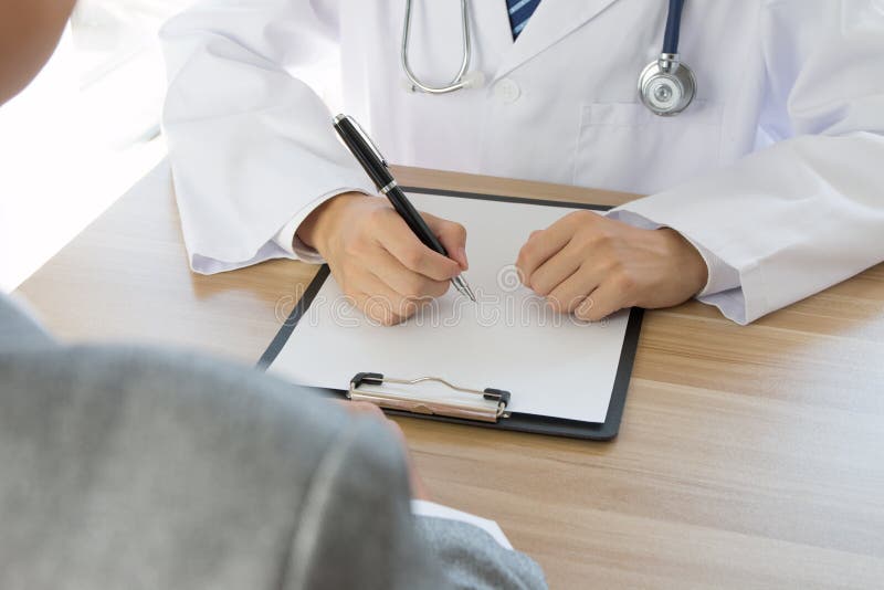Doktor und Patient lizenzfreie stockfotos Doktor und Patient lizenzfreie stockfotos
