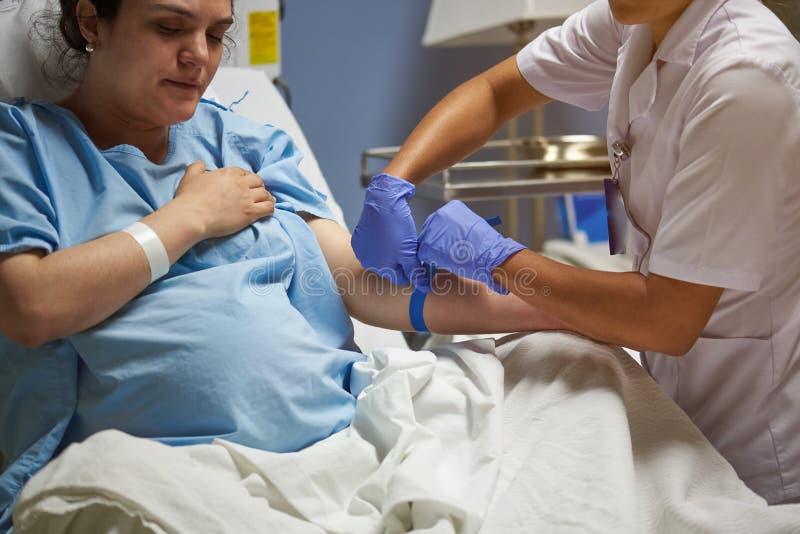 Doktorska bierze opieka kobieta pacjent obraz stock Doktorska bierze opieka kobieta pacjent obraz stock