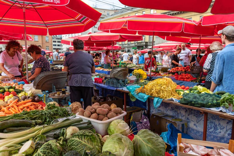 Dolac Market Grocery Shopping Zagreb Croatia. Zagreb, Croatia. 11th Aug, 2019. Locals and tourists buying groceries at the popular Dolac market in Central Zagreb royalty free stock images Dolac Market Grocery Shopping Zagreb Croatia. Zagreb, Croatia. 11th Aug, 2019. Locals and tourists buying groceries at the popular Dolac market in Central Zagreb royalty free stock images
