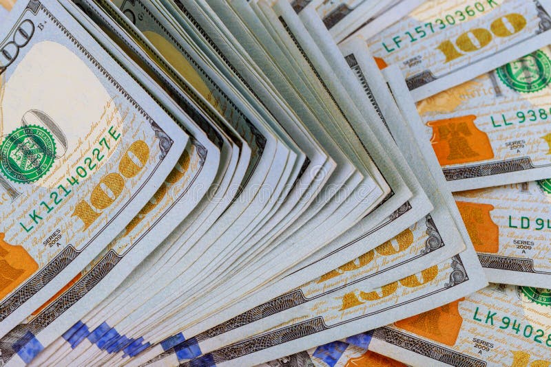 Dolary zbliżenia pojęcia Amerykańscy dolary Gotówkowego pieniądze dolar banknotów sto