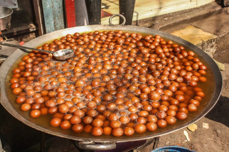 Dolce indiano: Gulab Jamun (Sugar Syrup Balls)