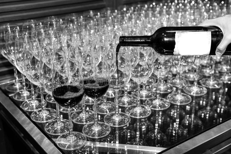 Dolewania wino szkła zdjęcie stock