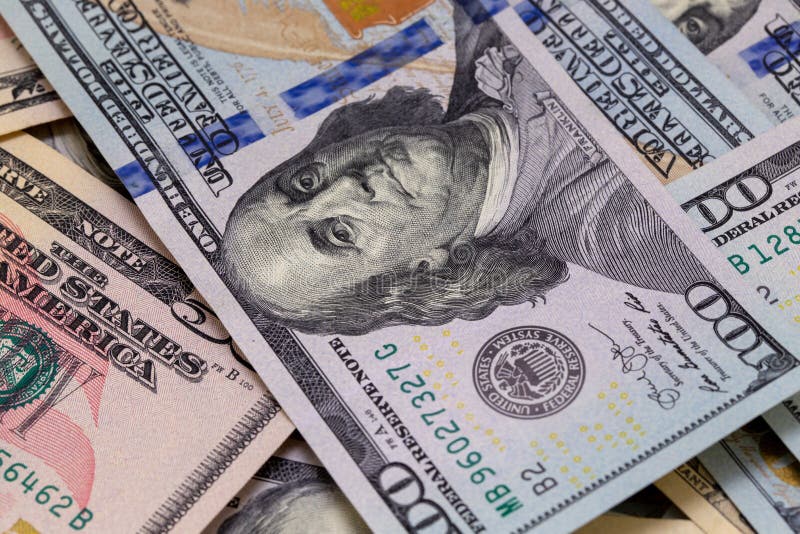 Dollari di priorità bassa Dollari americani di denaro contante Cento dollari, cinquanta dollari, dieci dollari di banconote Cento fotografie stock libere da diritti Dollari di priorità bassa Dollari americani di denaro contante Cento dollari, cinquanta dollari, dieci dollari di banconote Cento fotografie stock libere da diritti
