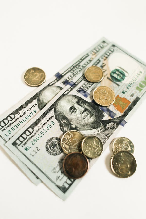 Dollari e centesimi isolati su fondo bianco fotografia stock libera da diritti Dollari e centesimi isolati su fondo bianco fotografia stock libera da diritti