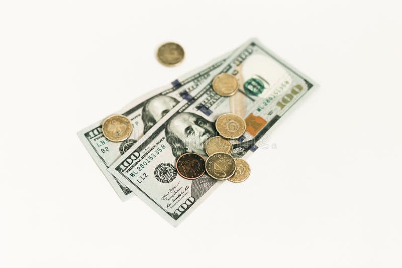Dollari e centesimi su fondo bianco immagini stock libere da diritti Dollari e centesimi su fondo bianco immagini stock libere da diritti