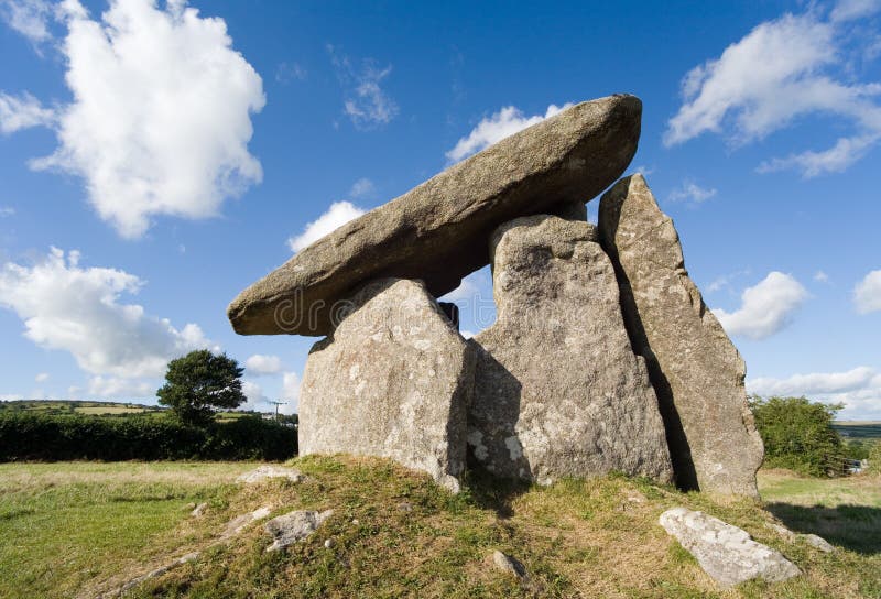 Side view of Trethevy Quoit, a neolithic dolmen in Cornwall, UK.